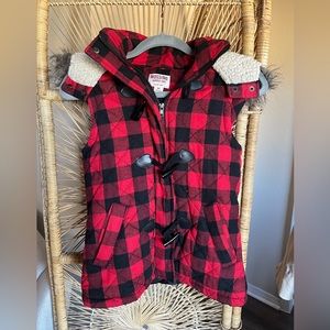 Mossimo Buffalo plaid quilted vest with Sherpa fur hood